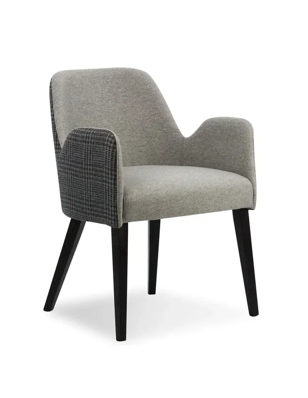 Sedia Nara con braccioli con struttura in faggio e sedile in tessuto