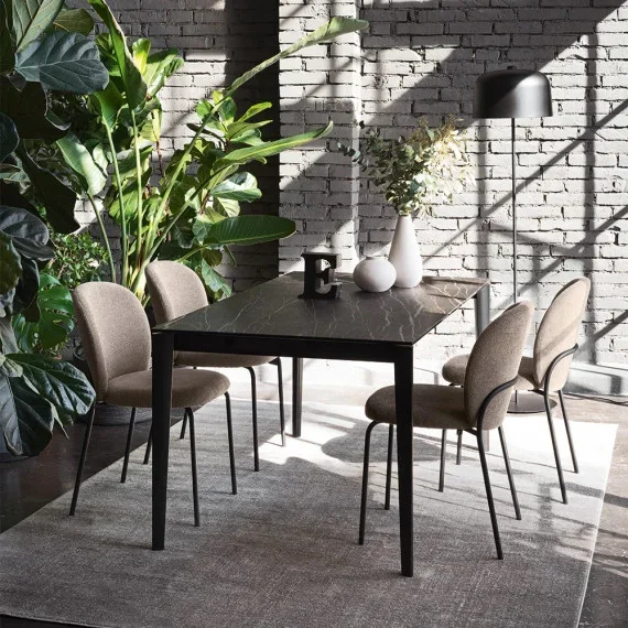 Tavolo Artic rettangolare allungabile con gambe in metallo Connubia